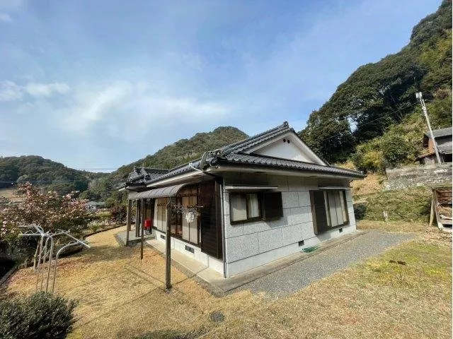- One-story house - Has a field - For those who want to spend a relaxed time - Feel free to inquire