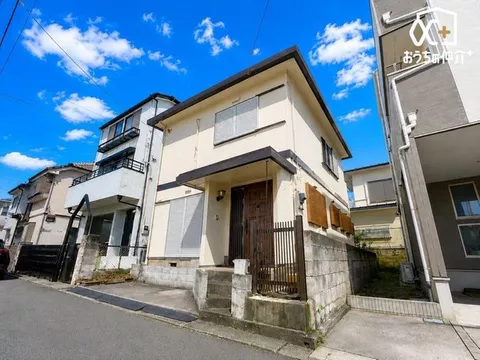 - A Panasonic Homes custom-built house standing in a quiet residential area - Cleanly used indoors