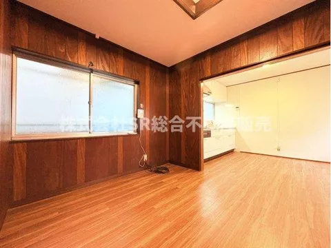 Recommended for cash purchase, built-in garage, clean water facilities, storage available in all rooms