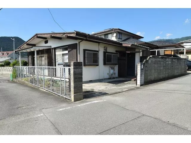 8 minutes on foot to Kita Shin Elementary School and affiliated elementary school