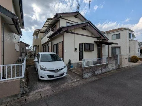 This is an affordable used house♪ It is located in a good living environment with good transportation access!