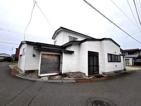 Southeast corner lot with shutter garage! Convenient 5K house♪ Easy access to National Route 101