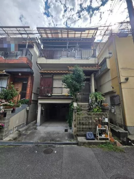 Neyagawa City, Ishizu Motomachi (Neyagawa City Station) 3-story 4DK