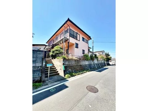 Located in a quiet residential area facing south × on a high ground! Good sunlight and ventilation! Spacious garden included!