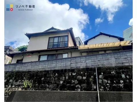 A house with connections ◎ Suitable for a two-family residence ◎ Property suitable for full renovation - Image 1
