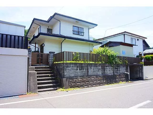 Used single-family home in Miyazono, used residence