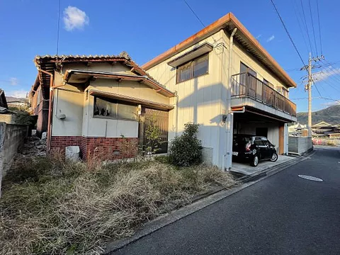 A used single-family home in Nio-cho, Nio-dai, with two exteriors and one interior.