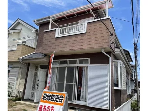 Renovated and ready to move in! Viewing available in as little as 15 minutes.