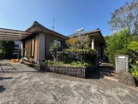 You can enjoy and easily manage a garden and fruit trees in the yard!♪