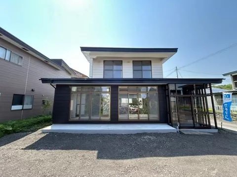 [Open House] [Renovated] The kitchen features stylish artificial marble