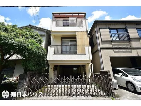 ◆ 3 minutes on foot to Nankoku/Tanoue Komae bus stop ◆ 3DK ◆ Parking for 2 cars ◆ Southeast facing