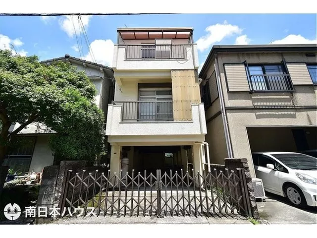 ◆ 3 minutes on foot to Nankoku/Tanoue Komae bus stop ◆ 3DK ◆ Parking for 2 cars ◆ Southeast facing