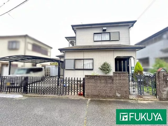 【Would you like to start a new life in a lush, quiet residential area?】 Parking lot with carport available