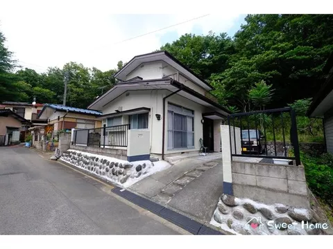 Used house in Tsutsumimachi 3-chome♪ Kitchen, toilet, wallpaper, entrance door, exterior wall, etc. have been remodeled