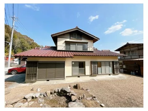 【Open house held】【Interior and exterior renovations completed】The width of the front road is 10 meters. Suitable for those who are not good at driving.