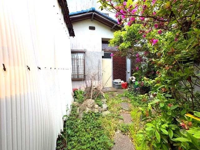 ◆Continuation Japanese-style room◆Garden◆Two-burner stove◆Shoe box◆Separate bath and toilet◆Air conditioning