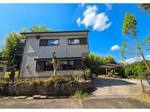 Land area 116 tsubo, building area 49 tsubo, parking for 3 or more cars possible! A single-family home with spacious living space is attractive.