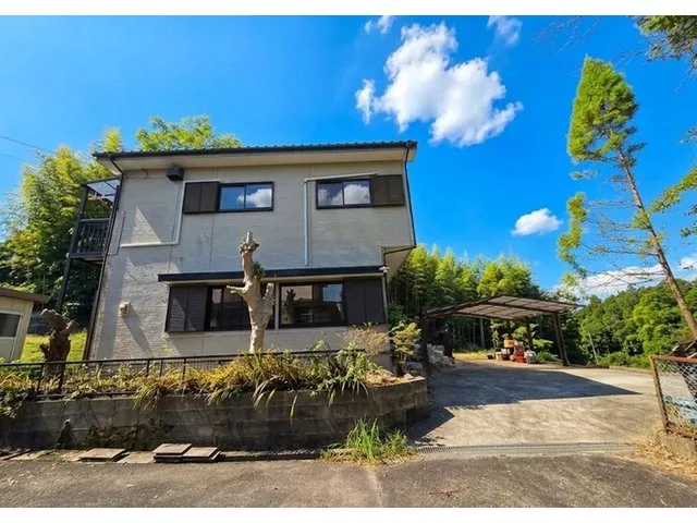 Land area 116 tsubo, building area 49 tsubo, parking for 3 or more cars possible! A single-family home with spacious living space is attractive.