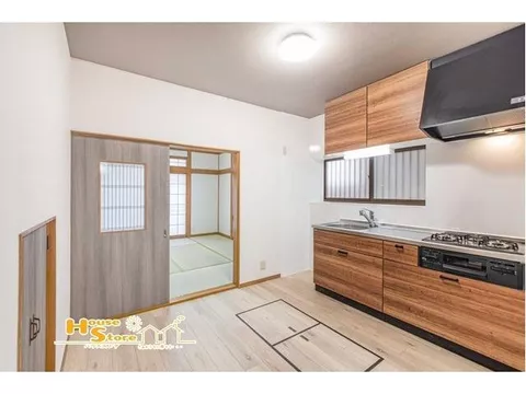 ◇Viewing available◇ 3 train lines accessible by bus◇ Bright house facing southeast◇ Quiet residential area♪
