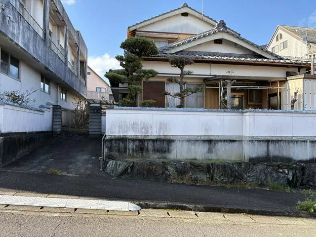 Nishimuro District, Shirahama Town, Katada (Shirahama Station) 2-story 6LDK