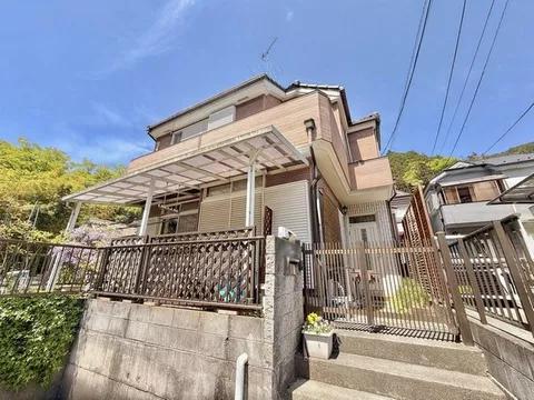 ◆A sense of openness unique to a 39-tsubo lot☆ A bright home with plenty of sunlight pouring in from the south♪