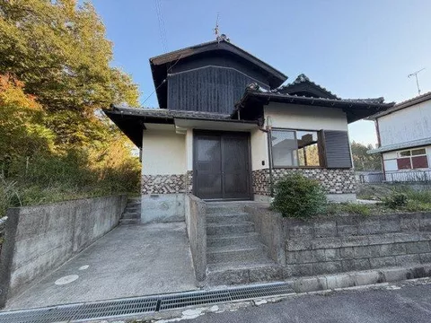 ■ Renovated in November of the 7th year of Reiwa! Immediate occupancy available ■ Spacious 110 tsubo lot ■ Parking for more than 3 cars available