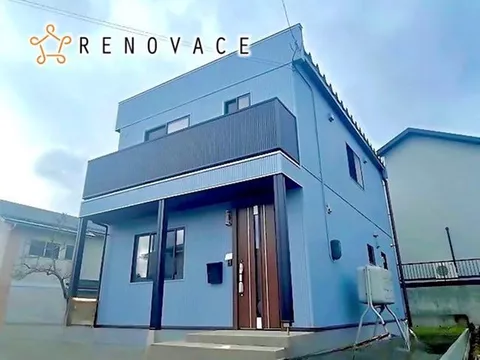 [Fully remodeled, including the water area! With a large yard!