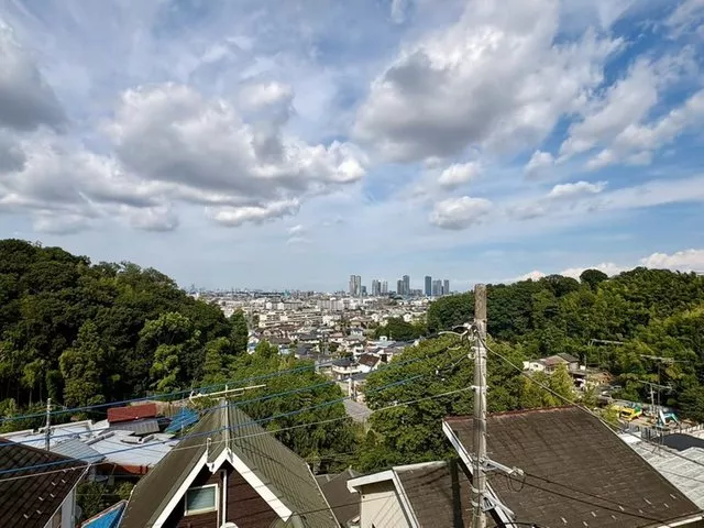 1LDK type with a building area of 61.68㎡, parking space available (for light vehicles only)