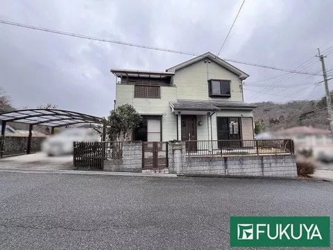 Parking space with carport, land approximately 62 tsubo, all rooms with storage included