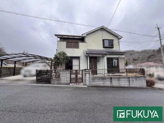 Parking space with carport, land approximately 62 tsubo, all rooms with storage included