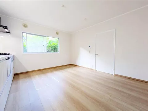 【South-facing balcony with good sunlight + Immediate viewing available!】 ■Spacious 5DK made of RC
