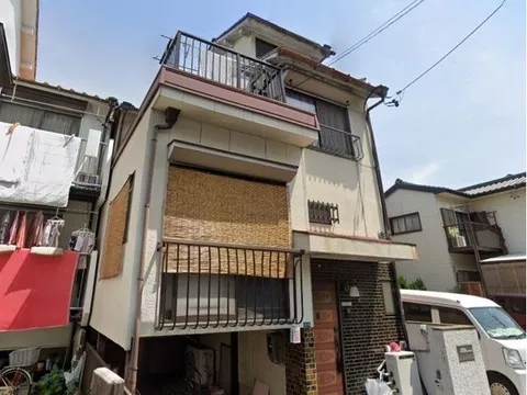 A quiet residential area in a Type 1 residential zone. Consultation possible for land sale. (To be handed over as a cleared lot after demolition)