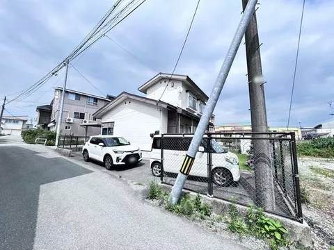 【Has water leakage】2-story 4DK, with a connected Japanese-style room and parking for 2 cars, easy to use separately single-family home - Image 2