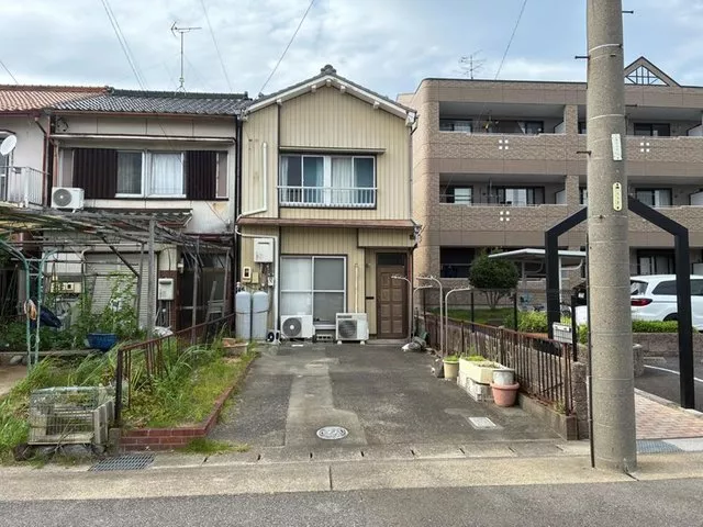 Emergency price reduction♪ Front road with low traffic, 6.5m, easy parking♪
