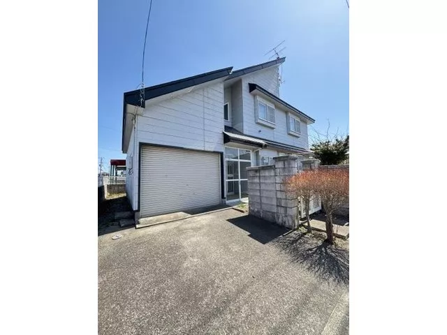 【Century 21 Act Hachinohe Store】■Nice property with garage!