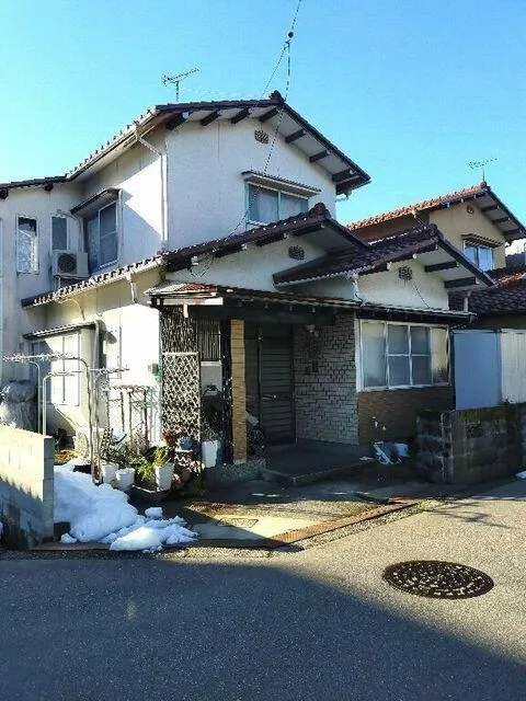 Kanazawa City, Nishiizumi 1-chome (Nishikanazawa Station) 2-story building 3K