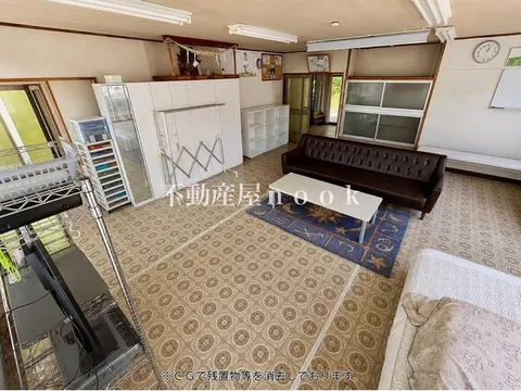 ■Large property that fulfills living and working needs■Former office building, 3 stories, with separate prefab building