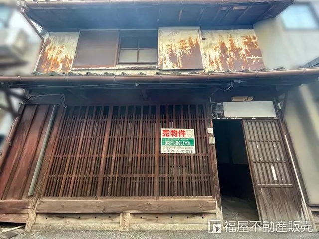 ■5-minute walk to JR San'in Main Line "Hanazono" Station■4K used detached house with ample room count