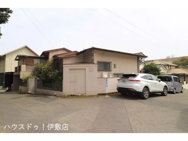 [2 minutes on foot to Midorioka Junior High School][Corner lot][Popular single-story house][With garden on the south side]