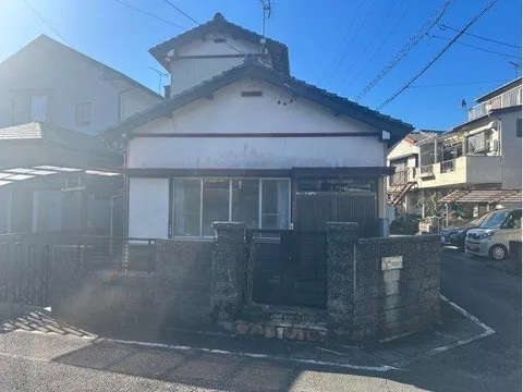 This is a used detached house with a built garage! Please come for a viewing♪