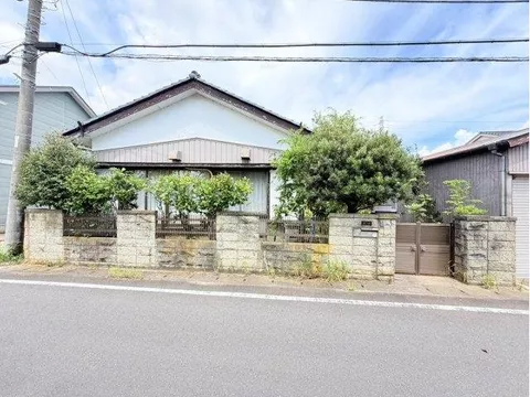 Single-story 4DK! A garage with a shutter to protect your precious car♪