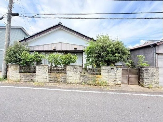 Single-story 4DK! A garage with a shutter to protect your precious car♪