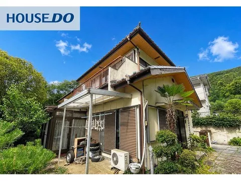 4DK layout. Living spaces are arranged on the 1st and 2nd floors, ensuring private space for comfort♪
