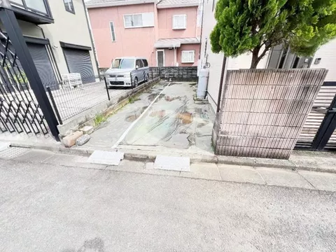 Open kitchen, Japanese-style room, storage in all rooms, toilet on each floor, parking for 2 cars available - Image 3