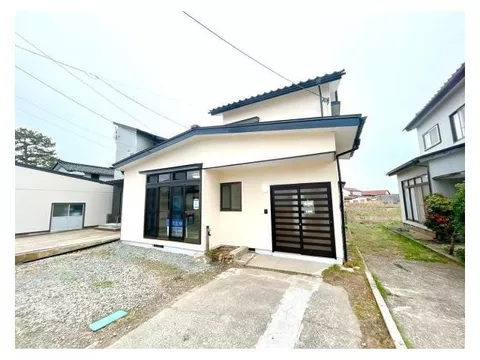 [Open House Held] Interior and exterior renovated / Move-in available within the year / Water facilities replaced / Parking for 2 cars available /