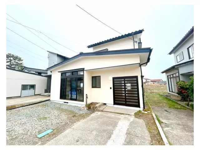 [Open House Held] Interior and exterior renovated / Move-in available within the year / Water facilities replaced / Parking for 2 cars available /