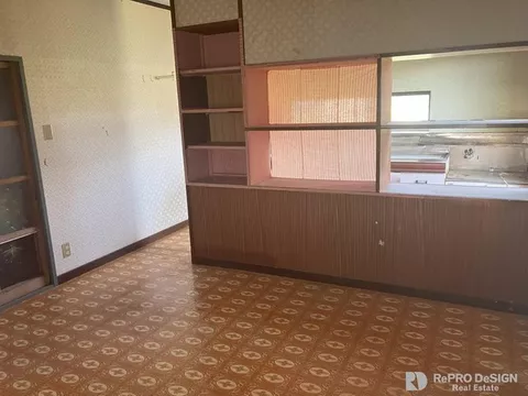 ■ Land over 100 tsubo☆■ Parking for 3 cars!■ All rooms over 6 tatami mats!