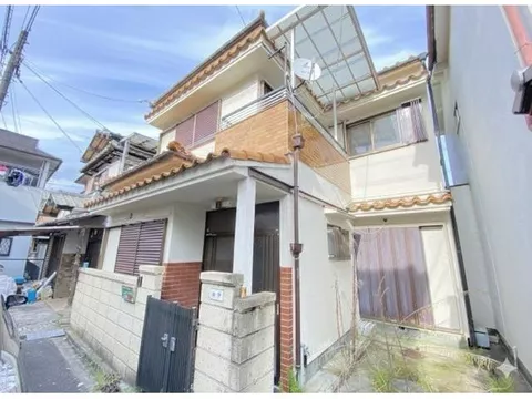 Terrace house in Tai Shinmachi, Yamato Takada City