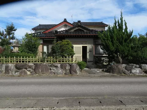 Nakaniikawa-gun Kamiyamachi, Kamiketa 3-chome (Shinainoki Station) 2-story building 10LDK