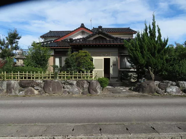 Nakaniikawa-gun Kamiyamachi, Kamiketa 3-chome (Shinainoki Station) 2-story building 10LDK